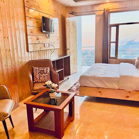 Hotel Classic Crown - #Scenic Mountain View #Open Terrace #Parking #Premium Rooms With Balcony #Guest Preferred #Best Selling Hotel In Масурі Екстер'єр фото