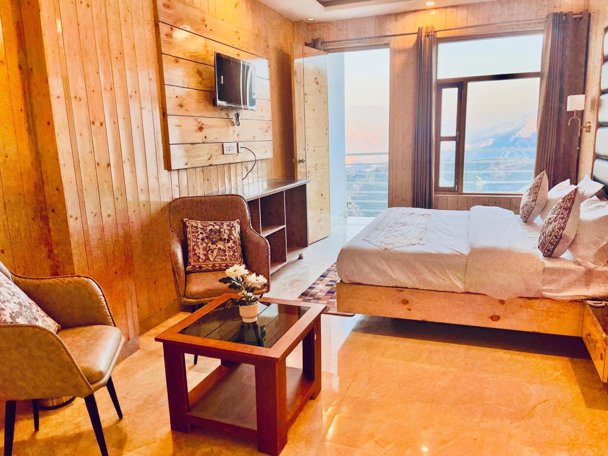 Hotel Classic Crown - #Scenic Mountain View #Open Terrace #Parking #Premium Rooms With Balcony #Guest Preferred #Best Selling Hotel In Масурі Екстер'єр фото