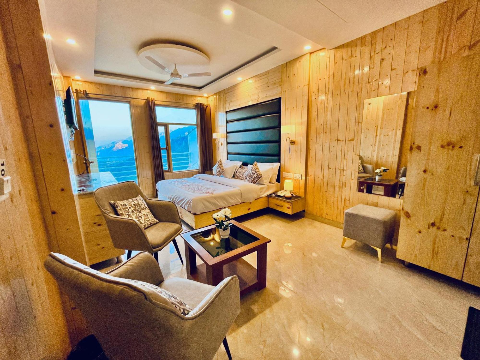 Hotel Classic Crown - #Scenic Mountain View #Open Terrace #Parking #Premium Rooms With Balcony #Guest Preferred #Best Selling Hotel In Масурі Екстер'єр фото
