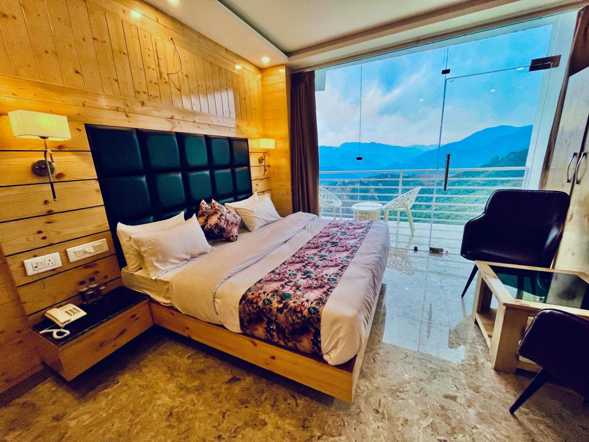 Hotel Classic Crown - #Scenic Mountain View #Open Terrace #Parking #Premium Rooms With Balcony #Guest Preferred #Best Selling Hotel In Масурі Екстер'єр фото