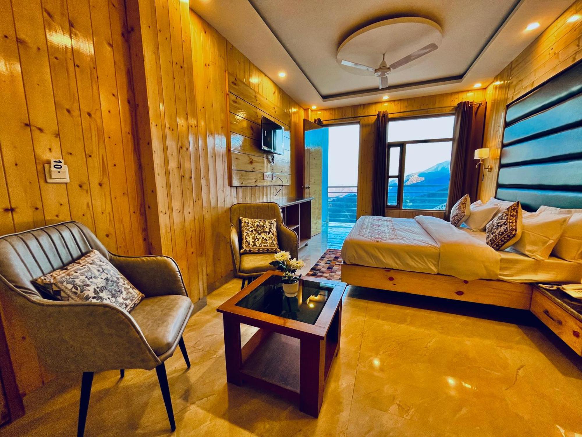 Hotel Classic Crown - #Scenic Mountain View #Open Terrace #Parking #Premium Rooms With Balcony #Guest Preferred #Best Selling Hotel In Масурі Екстер'єр фото