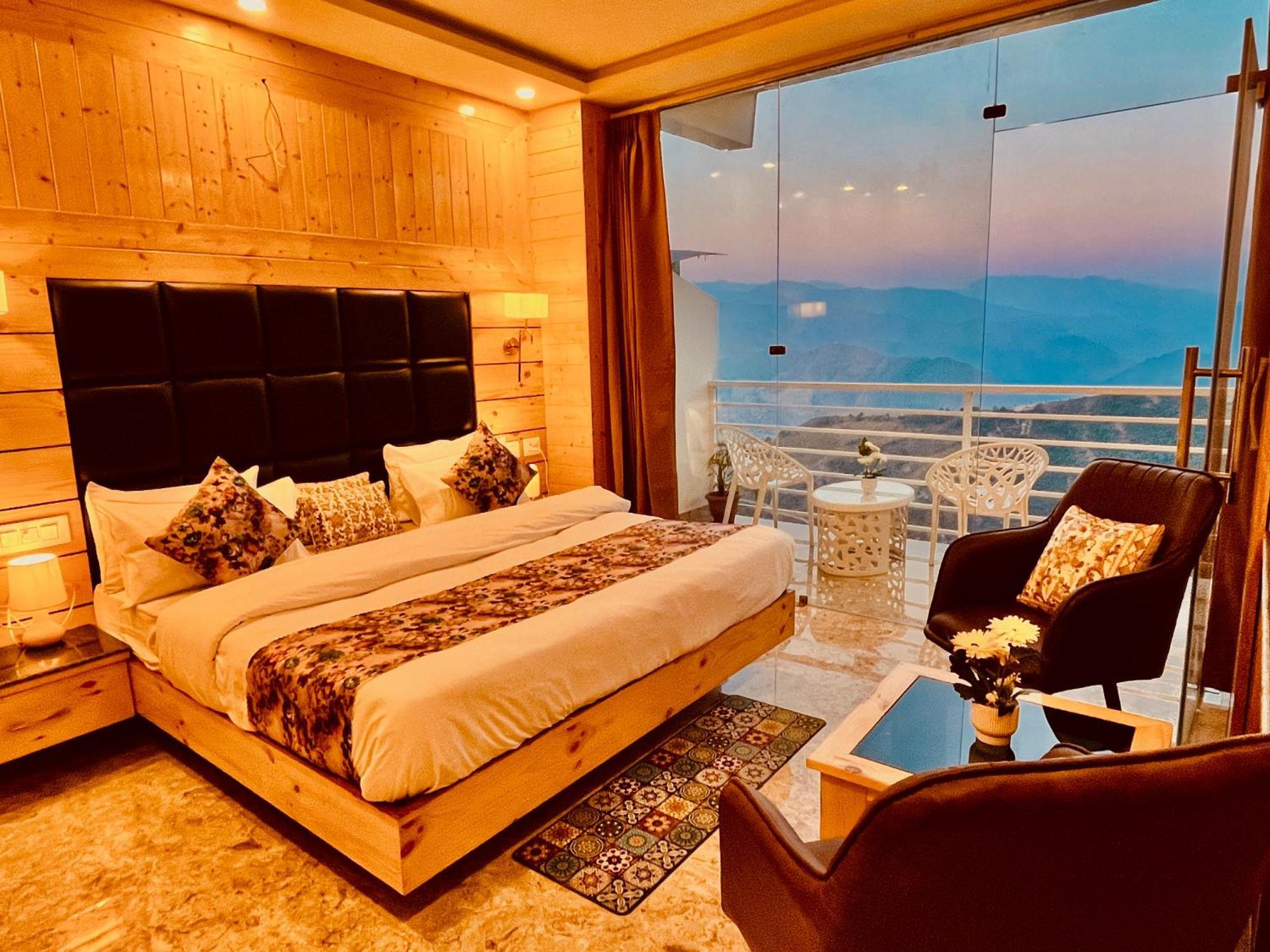 Hotel Classic Crown - #Scenic Mountain View #Open Terrace #Parking #Premium Rooms With Balcony #Guest Preferred #Best Selling Hotel In Масурі Екстер'єр фото
