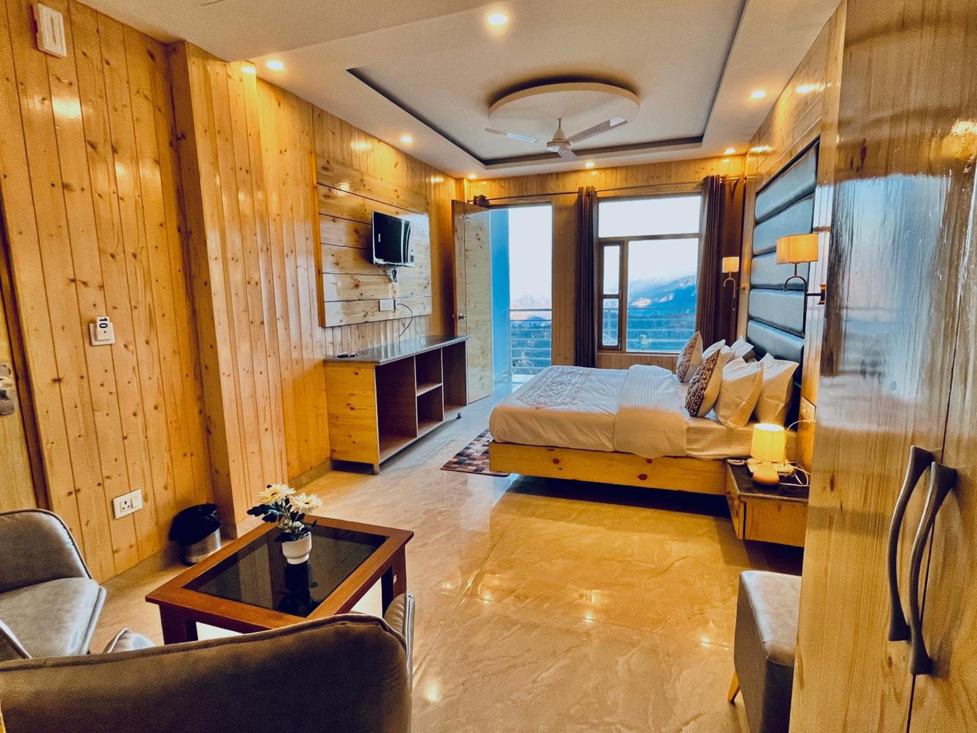 Hotel Classic Crown - #Scenic Mountain View #Open Terrace #Parking #Premium Rooms With Balcony #Guest Preferred #Best Selling Hotel In Масурі Екстер'єр фото