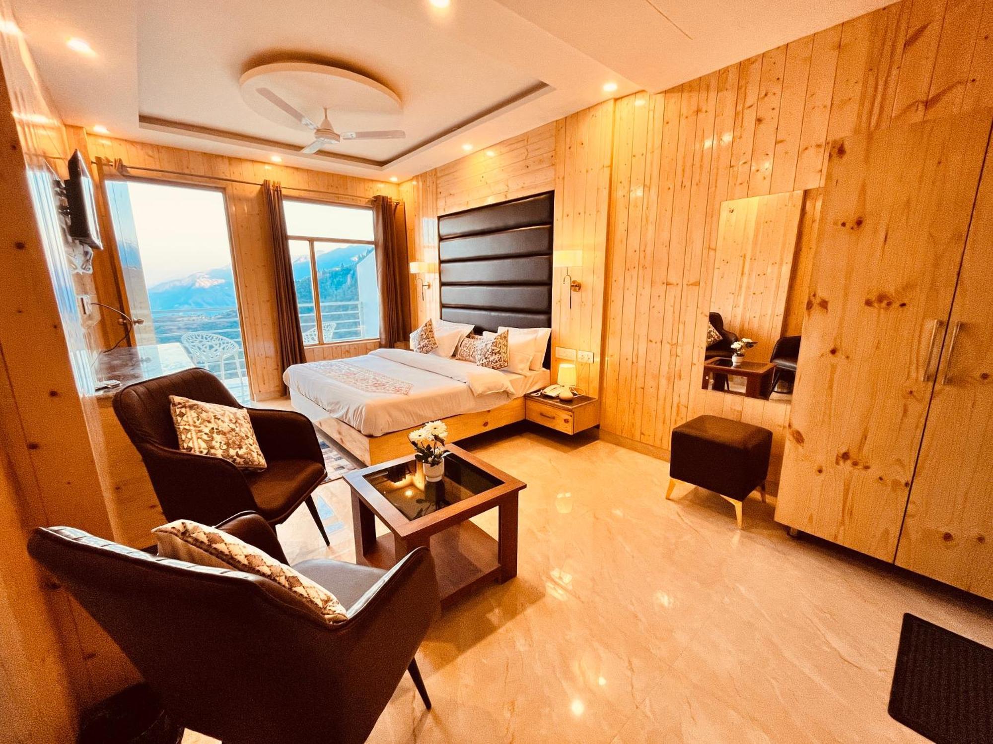 Hotel Classic Crown - #Scenic Mountain View #Open Terrace #Parking #Premium Rooms With Balcony #Guest Preferred #Best Selling Hotel In Масурі Екстер'єр фото