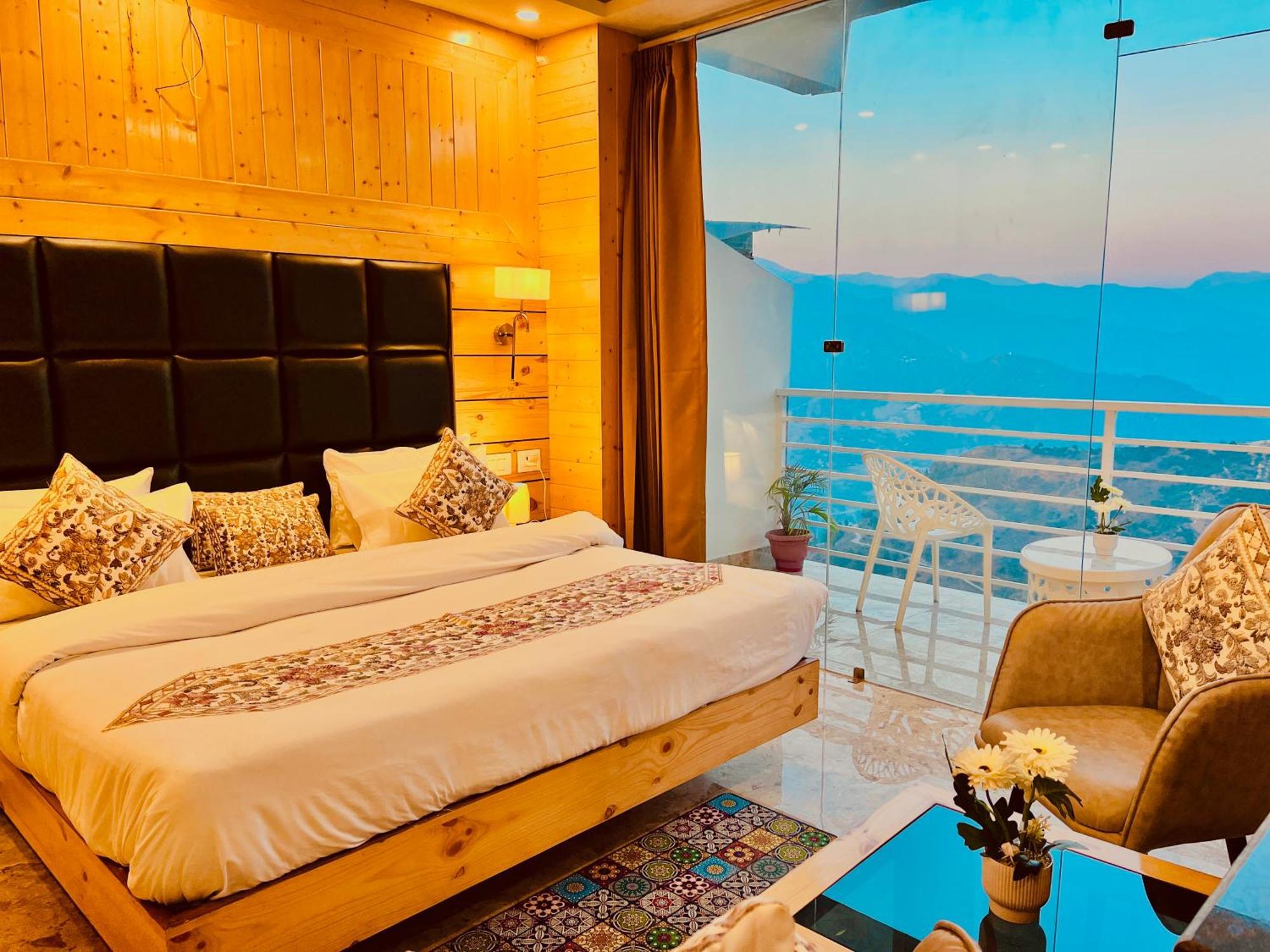 Hotel Classic Crown - #Scenic Mountain View #Open Terrace #Parking #Premium Rooms With Balcony #Guest Preferred #Best Selling Hotel In Масурі Екстер'єр фото