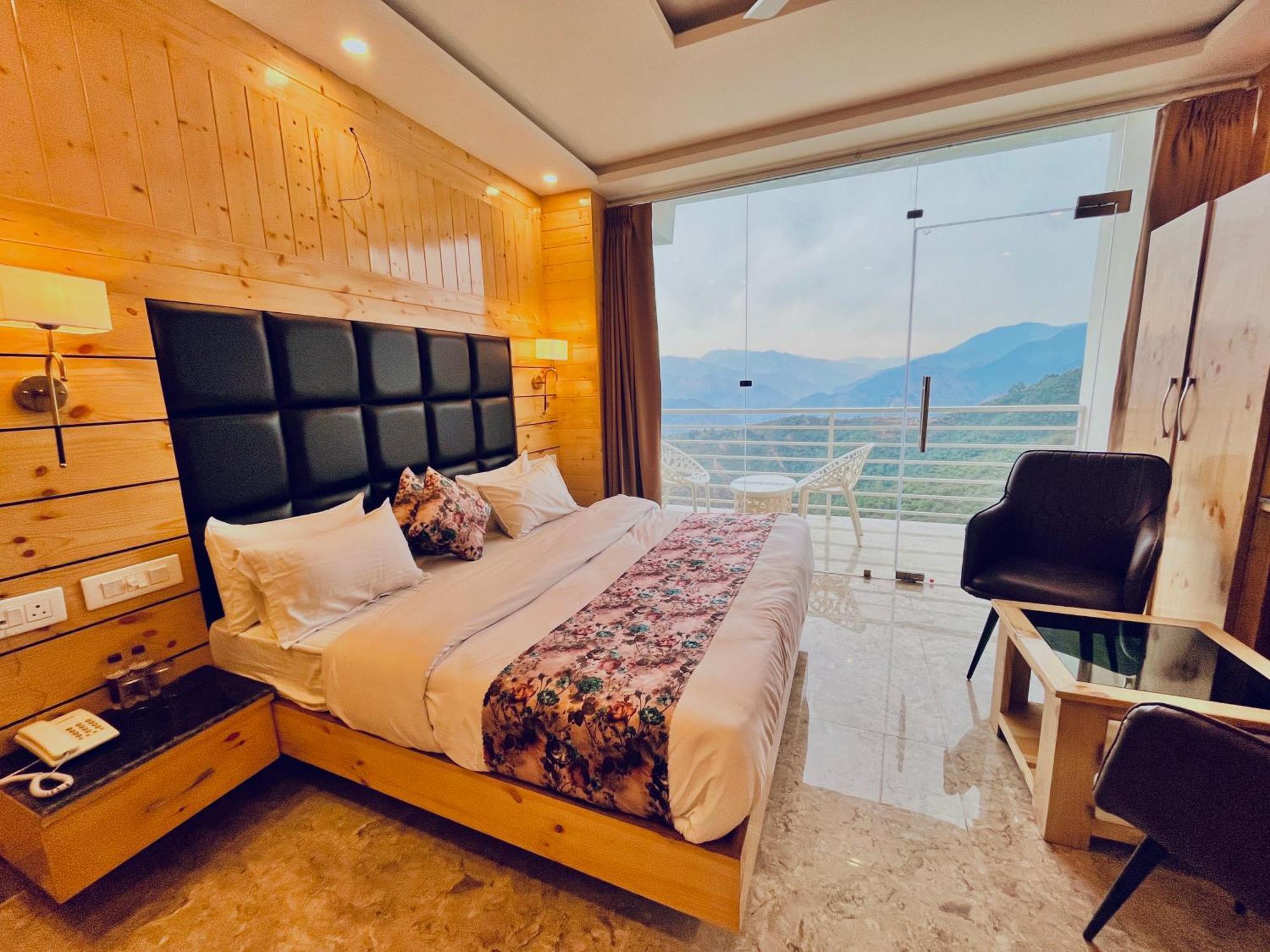 Hotel Classic Crown - #Scenic Mountain View #Open Terrace #Parking #Premium Rooms With Balcony #Guest Preferred #Best Selling Hotel In Масурі Екстер'єр фото