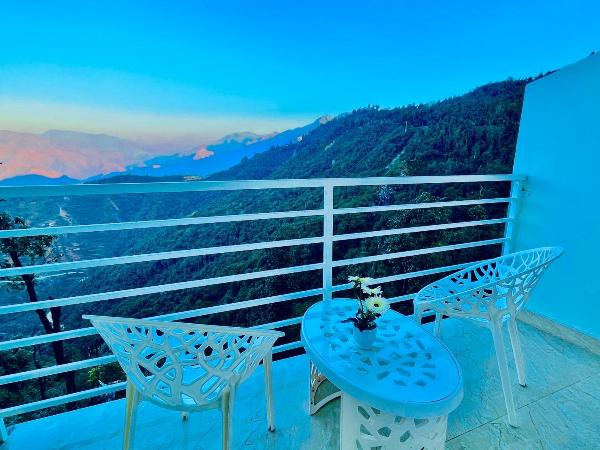 Hotel Classic Crown - #Scenic Mountain View #Open Terrace #Parking #Premium Rooms With Balcony #Guest Preferred #Best Selling Hotel In Масурі Екстер'єр фото