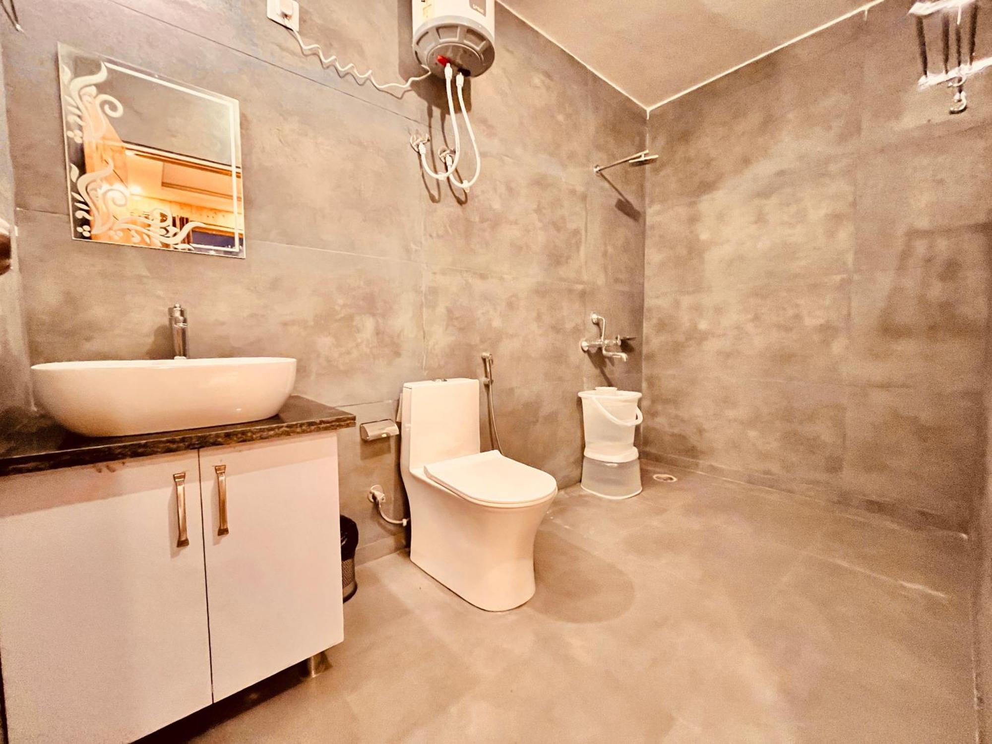 Hotel Classic Crown - #Scenic Mountain View #Open Terrace #Parking #Premium Rooms With Balcony #Guest Preferred #Best Selling Hotel In Масурі Екстер'єр фото