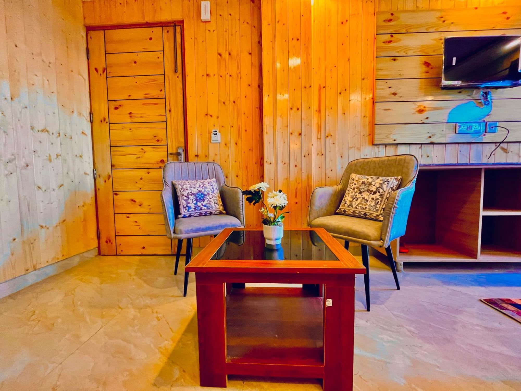 Hotel Classic Crown - #Scenic Mountain View #Open Terrace #Parking #Premium Rooms With Balcony #Guest Preferred #Best Selling Hotel In Масурі Екстер'єр фото