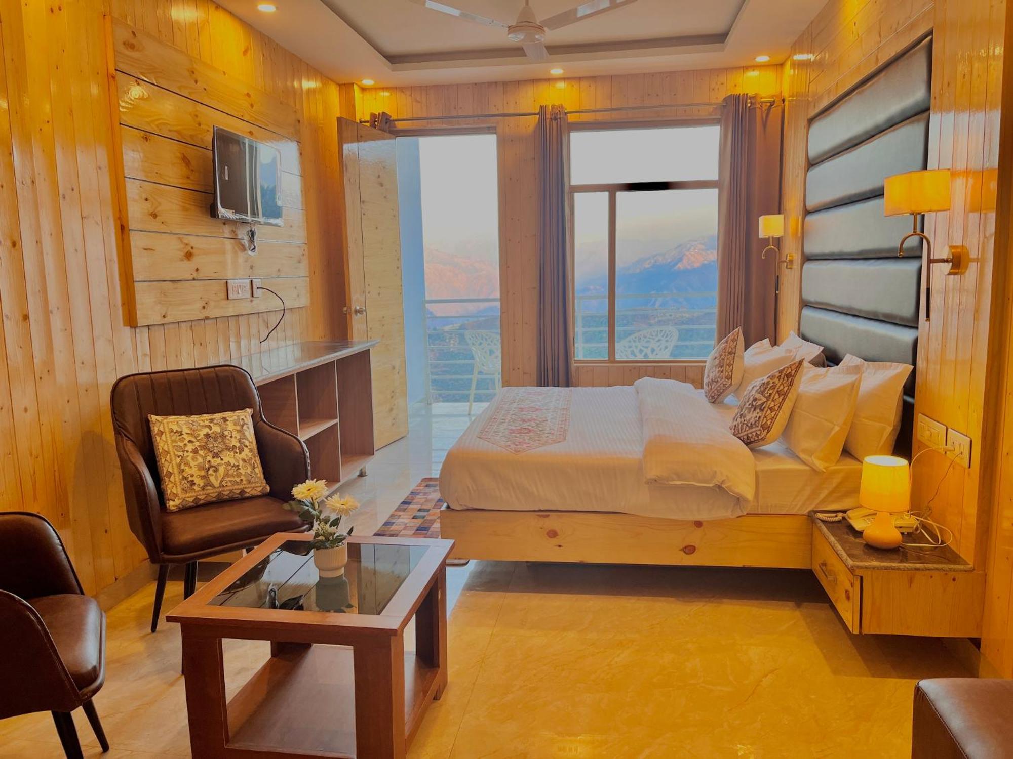 Hotel Classic Crown - #Scenic Mountain View #Open Terrace #Parking #Premium Rooms With Balcony #Guest Preferred #Best Selling Hotel In Масурі Екстер'єр фото