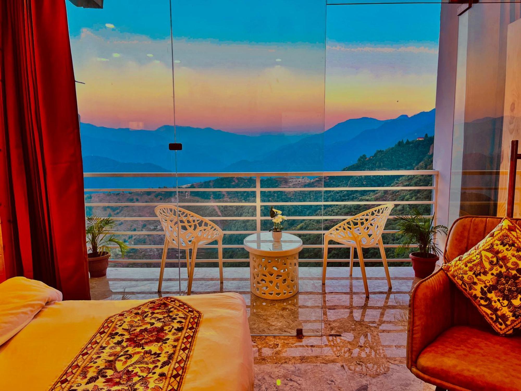 Hotel Classic Crown - #Scenic Mountain View #Open Terrace #Parking #Premium Rooms With Balcony #Guest Preferred #Best Selling Hotel In Масурі Екстер'єр фото