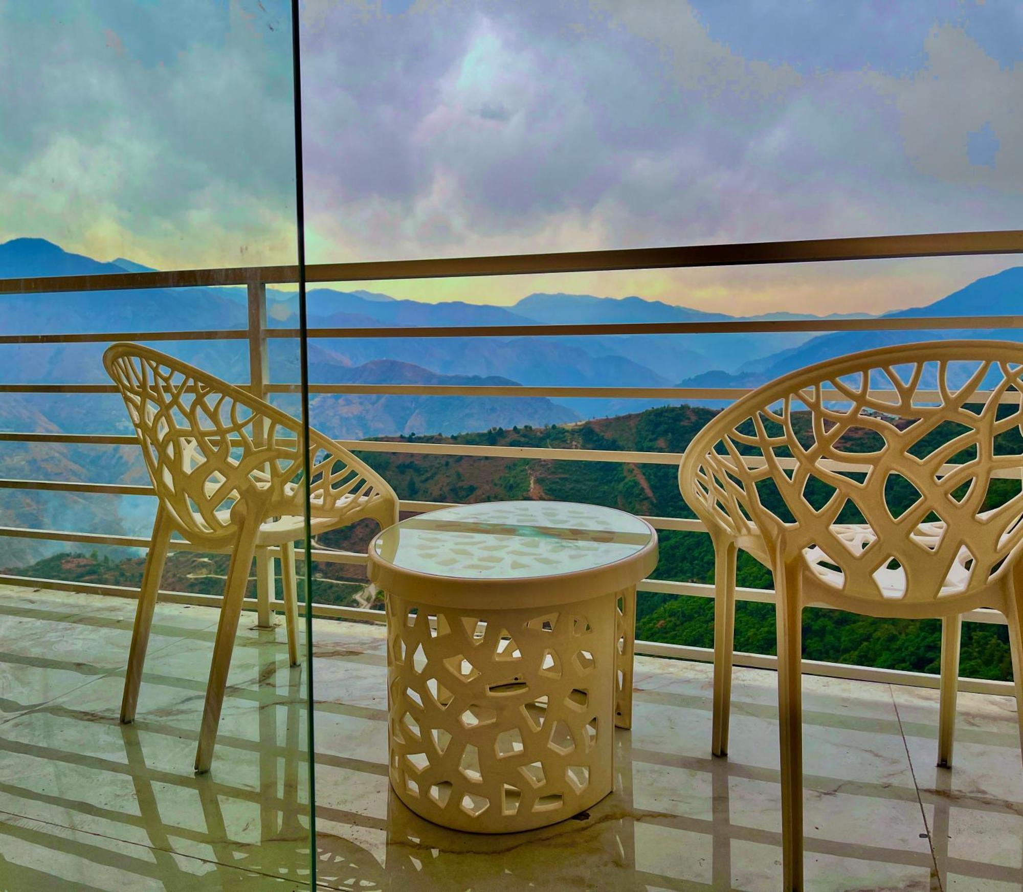 Hotel Classic Crown - #Scenic Mountain View #Open Terrace #Parking #Premium Rooms With Balcony #Guest Preferred #Best Selling Hotel In Масурі Екстер'єр фото