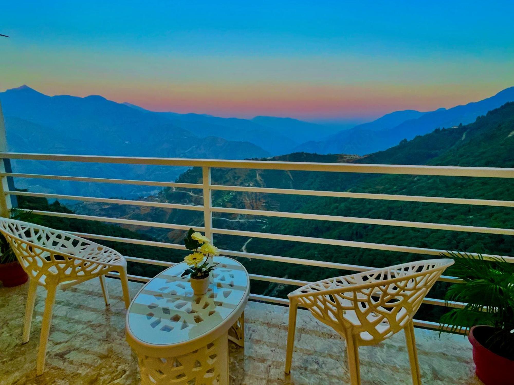 Hotel Classic Crown - #Scenic Mountain View #Open Terrace #Parking #Premium Rooms With Balcony #Guest Preferred #Best Selling Hotel In Масурі Екстер'єр фото